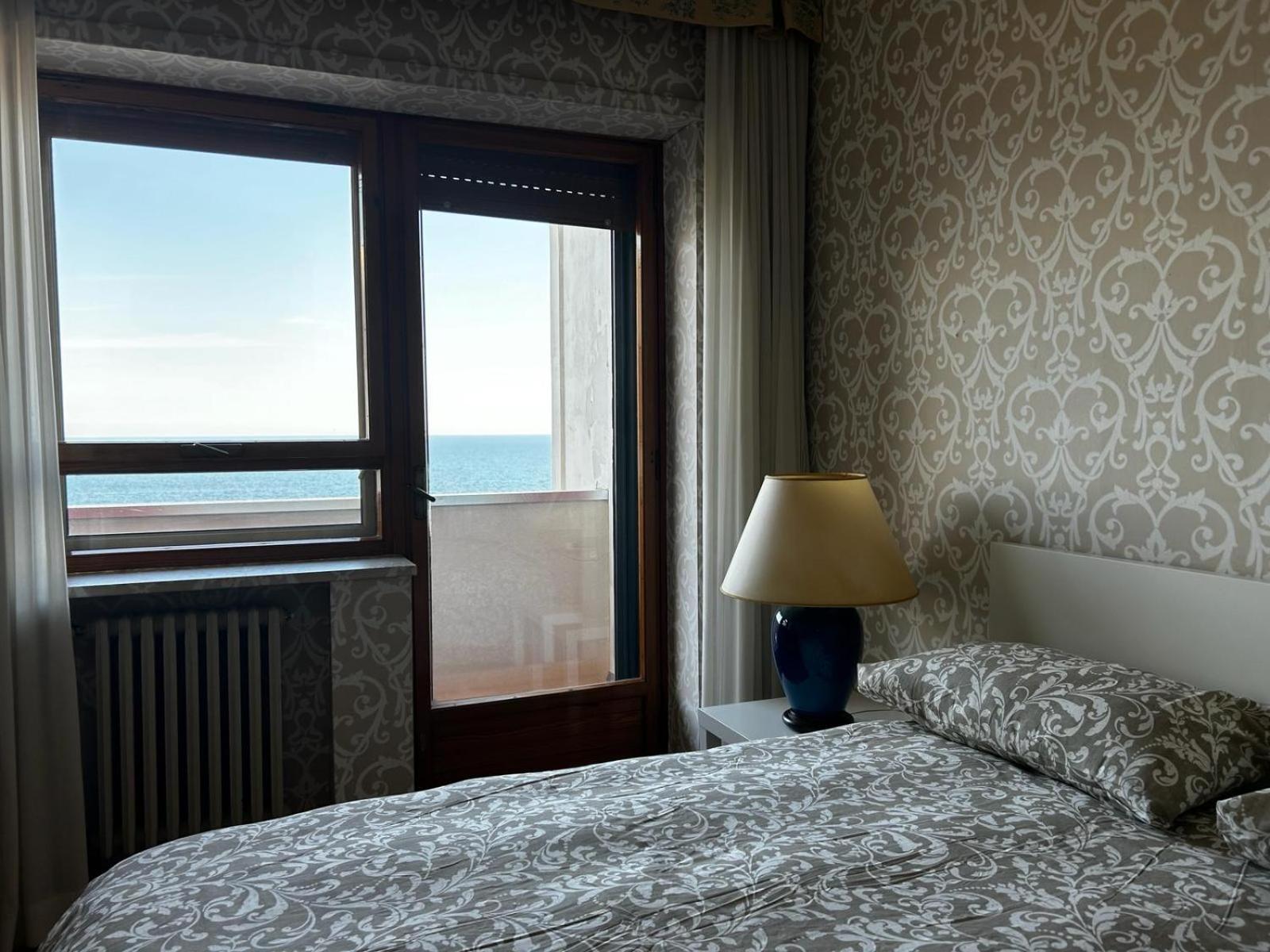 Front Beach Apartment - 3 Bedrooms Bari Esterno foto
