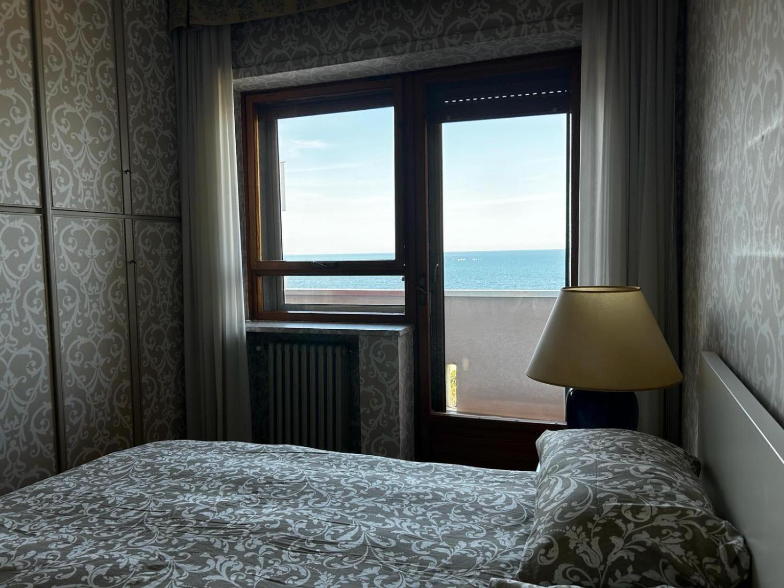 Front Beach Apartment - 3 Bedrooms Bari Esterno foto
