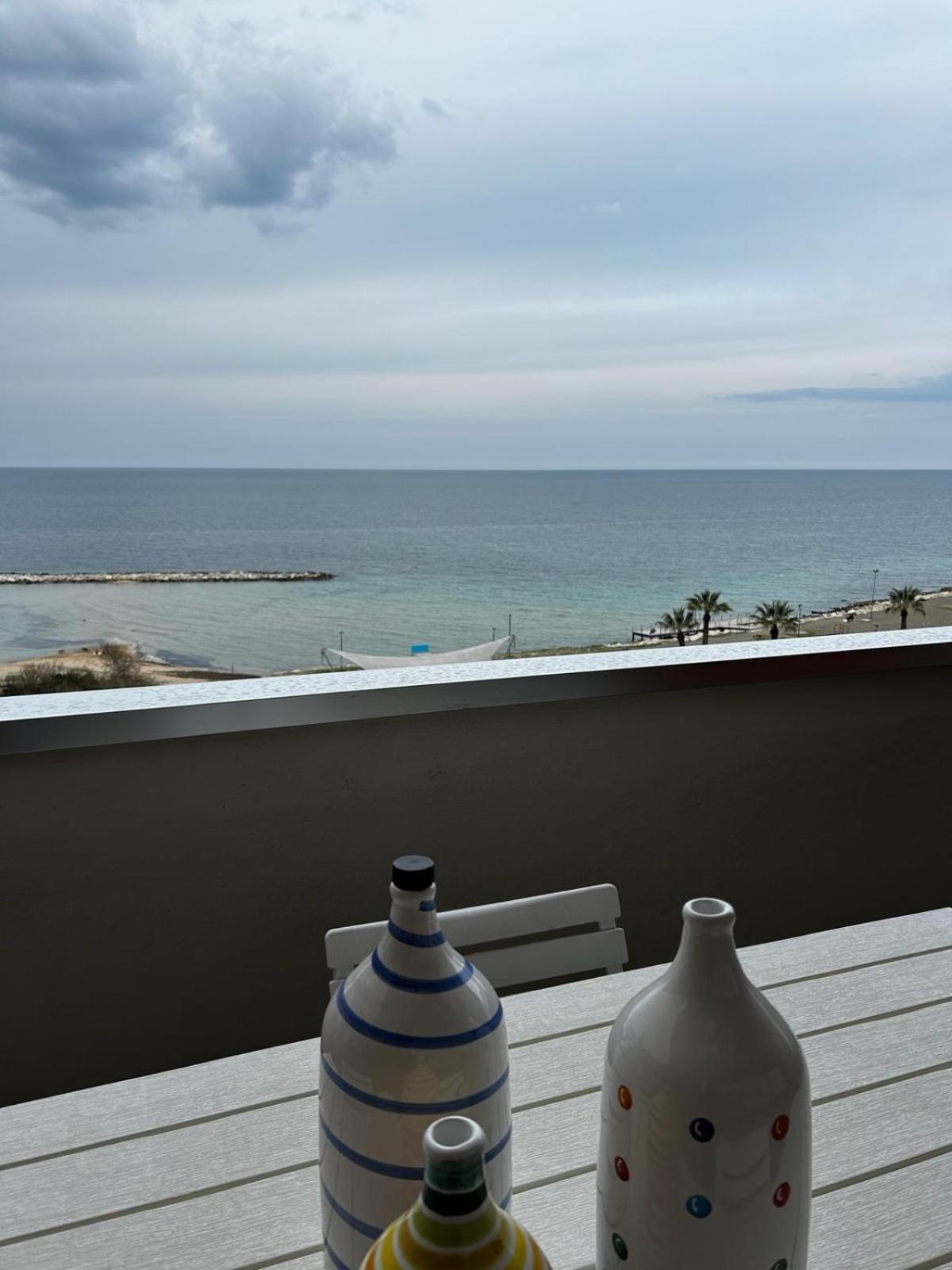 Front Beach Apartment - 3 Bedrooms Bari Esterno foto