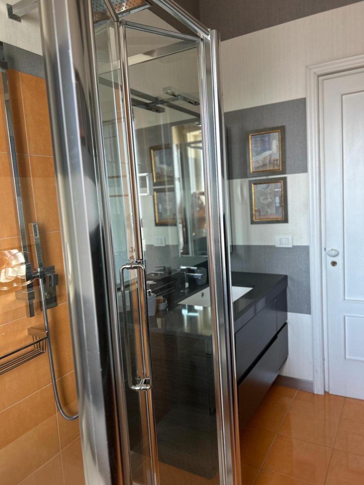 Front Beach Apartment - 3 Bedrooms Bari Esterno foto