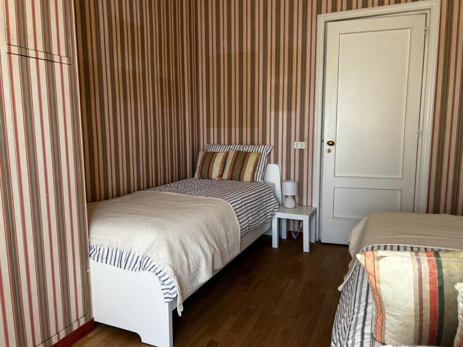 Front Beach Apartment - 3 Bedrooms Bari Esterno foto