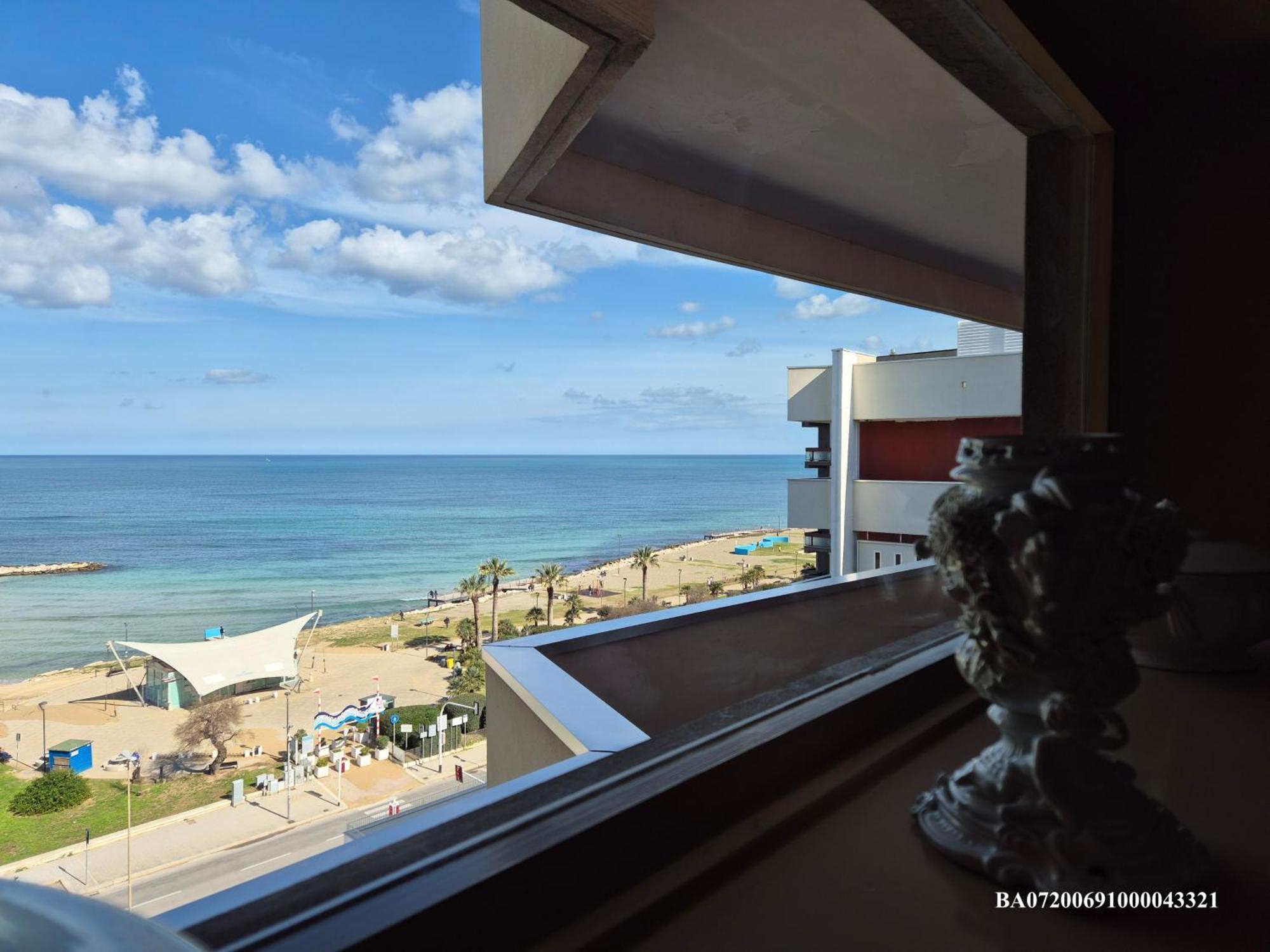 Front Beach Apartment - 3 Bedrooms Bari Esterno foto