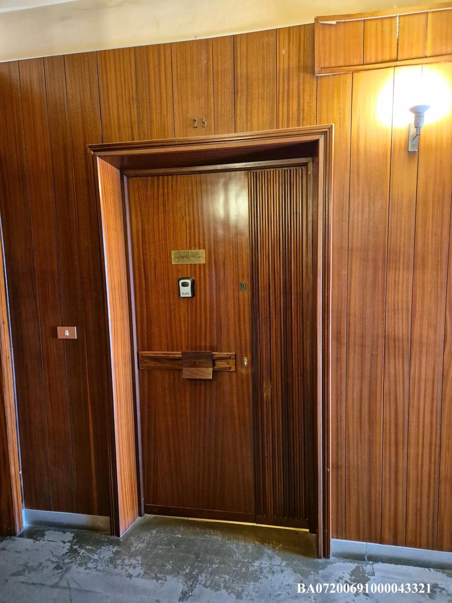 Front Beach Apartment - 3 Bedrooms Bari Esterno foto