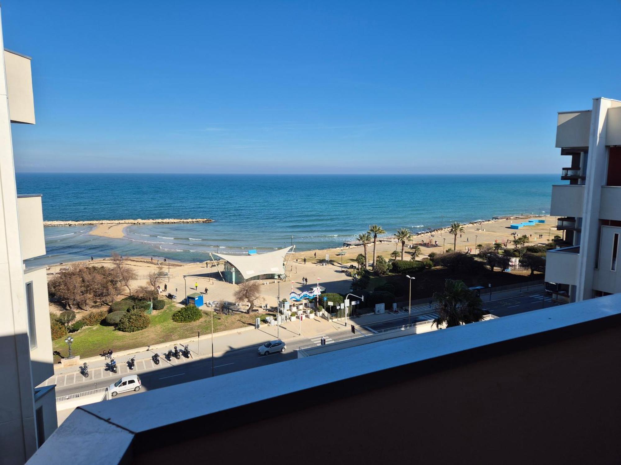 Front Beach Apartment - 3 Bedrooms Bari Esterno foto