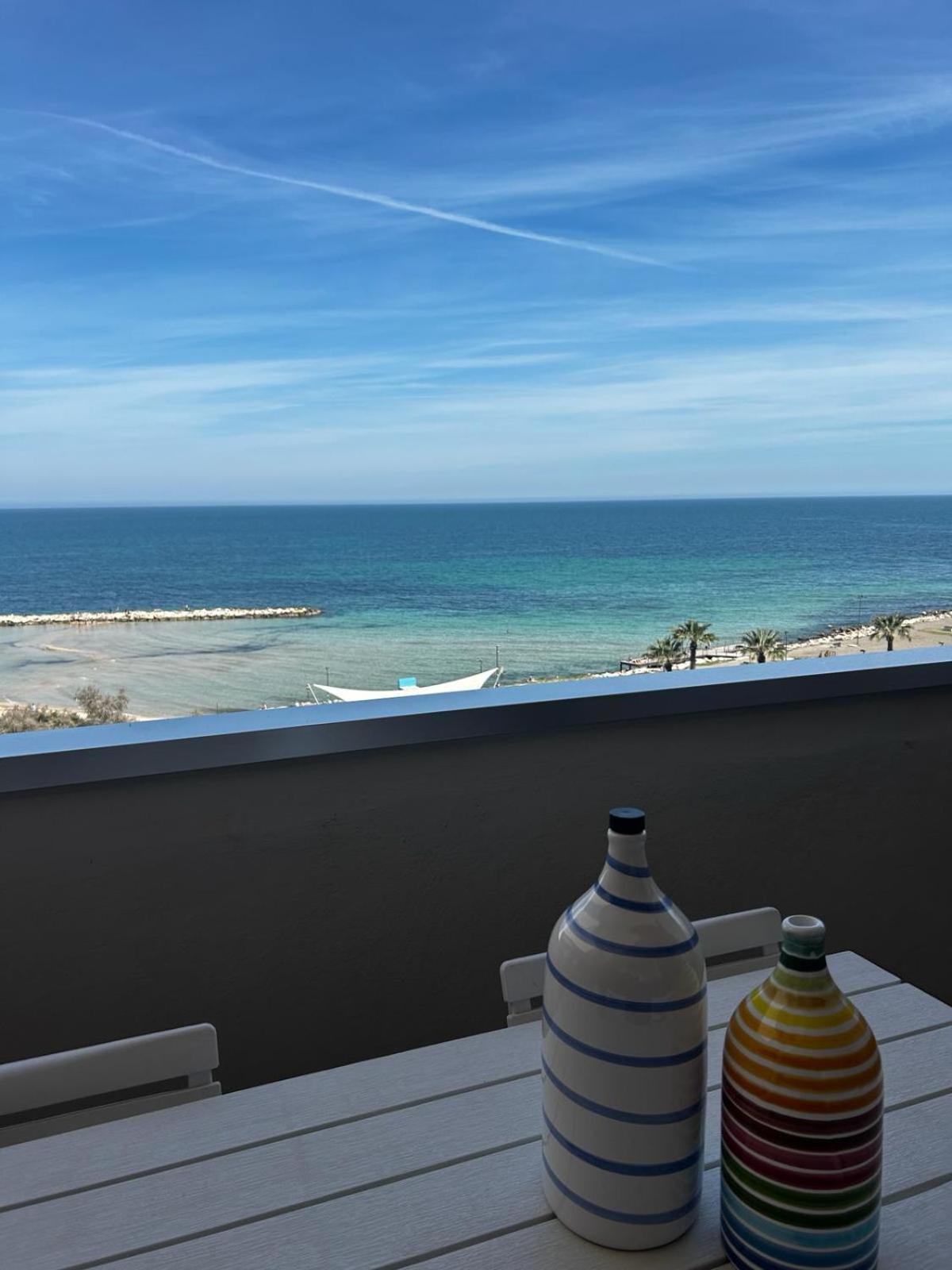Front Beach Apartment - 3 Bedrooms Bari Esterno foto