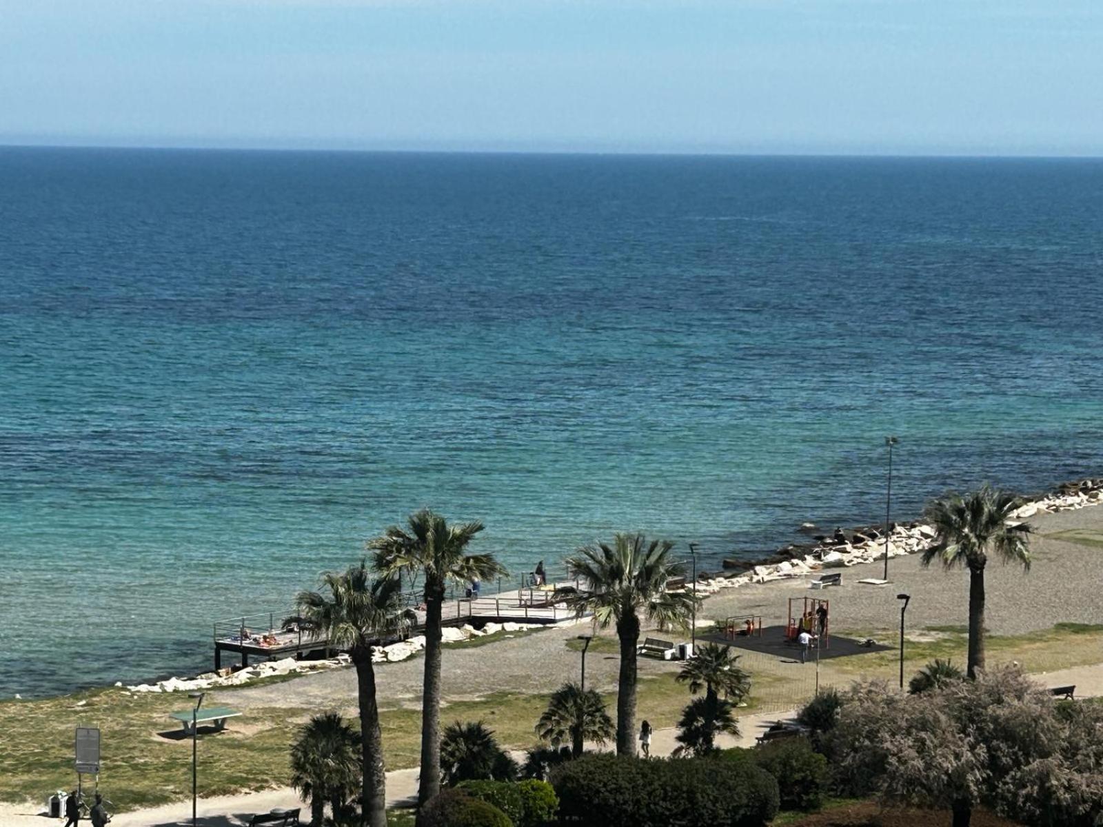 Front Beach Apartment - 3 Bedrooms Bari Esterno foto