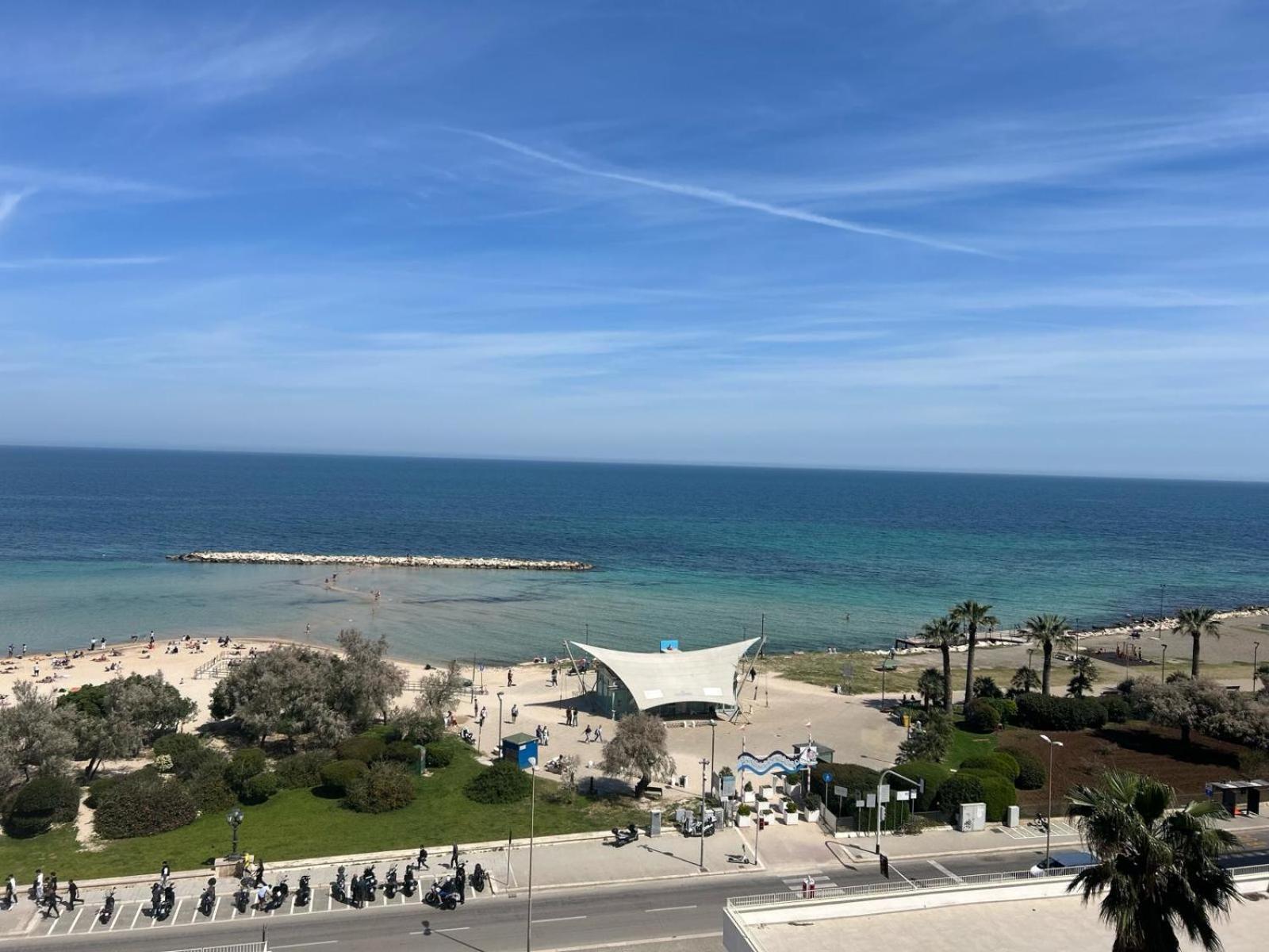 Front Beach Apartment - 3 Bedrooms Bari Esterno foto